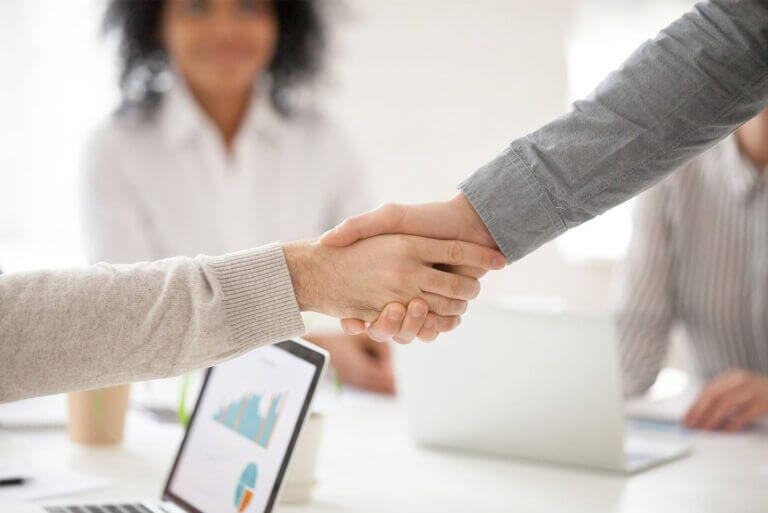 ¿Cómo-diferenciar-a-tu-empresa-gracias-a-tu-estrategia-comercial-